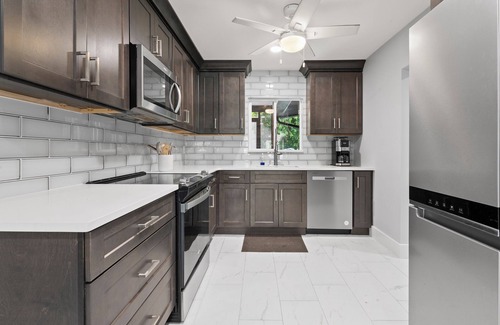 Iona House | 5 Min to Sanibel 10 Min to FMnBeach 4BR Oasis