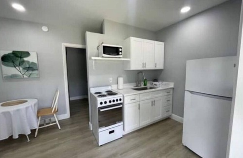 Singer Island Condo | 5 Min Walk-Beach, Surfing, Prime Location, Wi-Fi