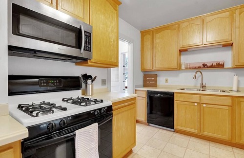 Orchard Park House | 5 Min Walk Bills Stadium | Private Buffalo Home