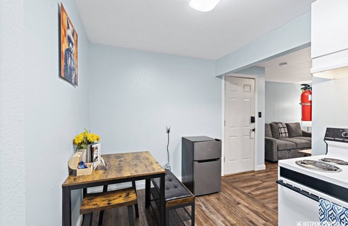 North Star Apartment | 5 Min walk to restaurants/cafes, 8 min drive to airport, 10 min walk to trails.