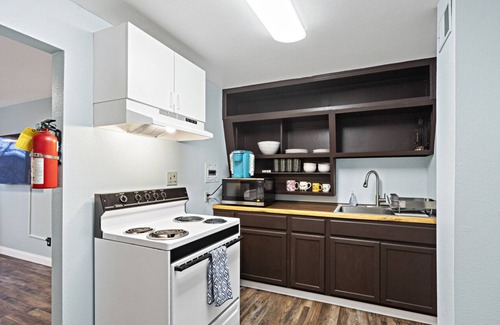 North Star Apartment | 5 Min walk to restaurants/cafes, 8 min drive to airport, 10 min walk to trails.