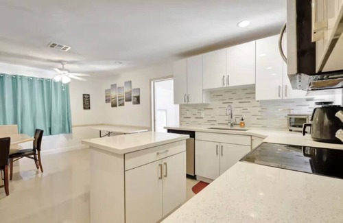 Boynton Beach Apartment | 5 Mins from the Beach! Private Pool and Hot Tub, Mini-Golf & Entertainment