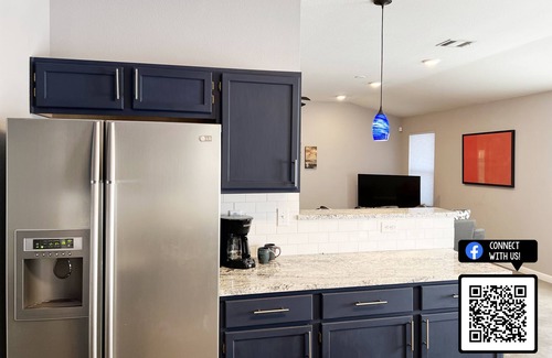 West San Antonio House | 5 mins or less to Sea World! BMT Family Getaway, BBQ & firepit! 3b/2bth