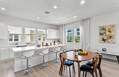 Platinum Triangle House | 5 Mins to Disney｜Modern 3BR Family Retreat｜Garage Access｜Pet-Friendly #41823