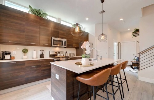 Northside House | 5 mins to Downtown | Tesla Charger | Sleeps 6