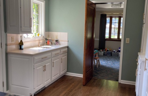 South Bend House | 5 minute drive to Notre Dame- 1.7 miles from campus!