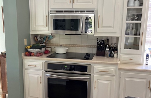 South Bend House | 5 minute drive to Notre Dame- 1.7 miles from campus!