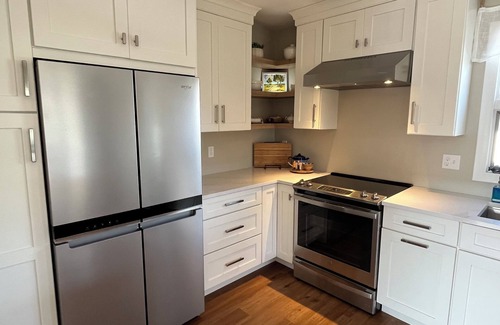 Misquamicut House | 5 minute walk to private ocean beaches! NEWLY RENOVATED!