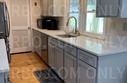 York Beach House | 5 minute walk to Short Sands beach and downtown from your vacation home!