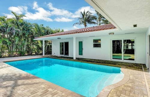 Lake Ida Shores House | 5 minutes from beach! Beautiful remodeled home w/ pool in the best neighborhood.