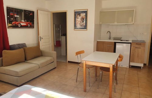 Palaja Apartment | 5 minutes from Carcassonne, fully-equipped studio with terrace.