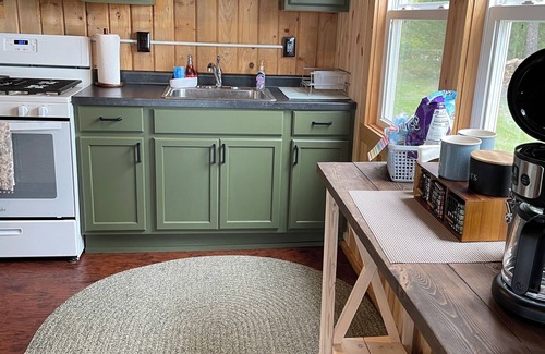 East Tawas House | 5 minutes from Downtown East Tawas, On The Rocks is a cottage on Lake Huron
