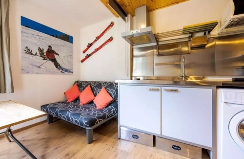 La Molina Apartment | 5 minutes from the Train, Restaurants and Supermarkets! Apartment Ideal for Couples.