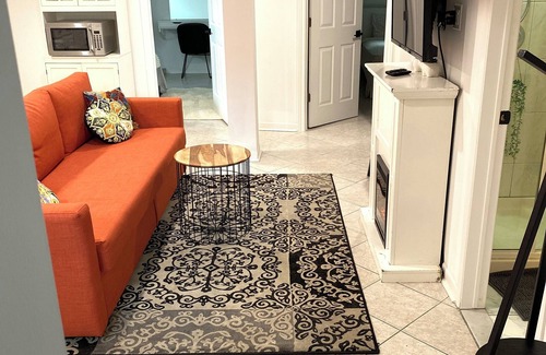 Hull Apartment | 5 minutes to Downtown Ottawa - Cozy Spacious 2 Bedroom Apartment