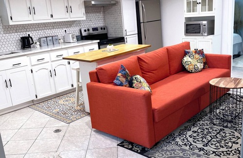 Hull Apartment | 5 minutes to Downtown Ottawa - Cozy Spacious 2 Bedroom Apartment