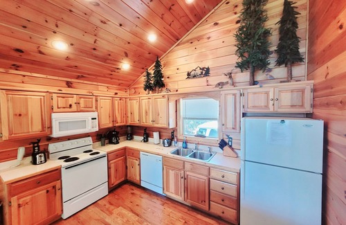 Wears Valley Cabin | 5 Minutes to National Park - Stunning Mountain Views in Wears Valley - Hot Tub