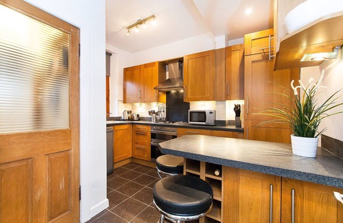 West End Apartment | 5 MINUTES TO PRINCES ST - Rosebank Cottages CENTRAL EDINBURGH - Private Garden