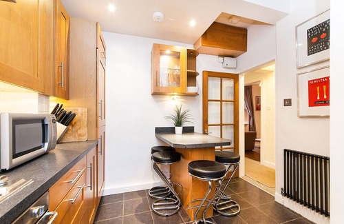 West End Apartment | 5 MINUTES TO PRINCES ST - Rosebank Cottages CENTRAL EDINBURGH - Private Garden