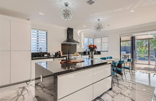 Eastern Shores Villa | 5 minutes to sunny isles beach