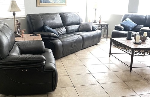 Corona Bed & Breakfast | 5 minutes to the theme park! Family-sized bedroom / studio