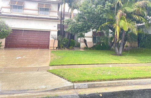 Corona Bed & Breakfast | 5 minutes to the theme park! Family-sized bedroom / studio