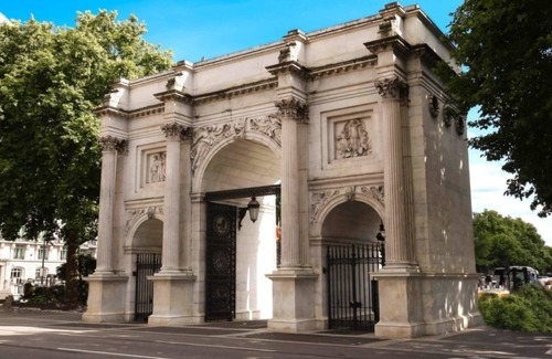 City of Westminster Apartment | 5 Minutes Walk From Marble Arch Station, Short Walk to Oxford Street, 3 Bedrooms