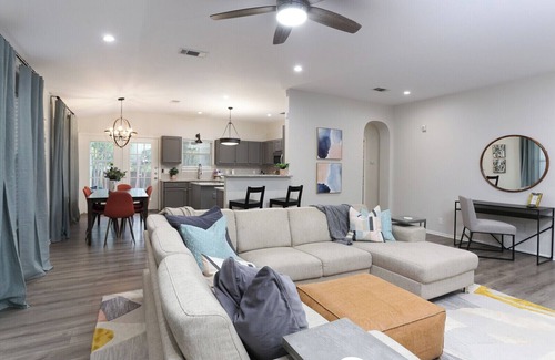 West San Antonio House | 5 mns to Sea World! Beautiful, updated 1story home with large backyard & playset