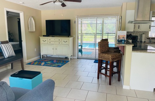 Englewood House | 5 O'Clock Somewhere - screened in private pool - 2/2 with 3 beds