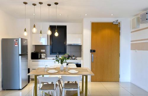 Kampung Kerinchi Apartment | 5 pax - Bangsar South - 7 mins drive to Mid Valley