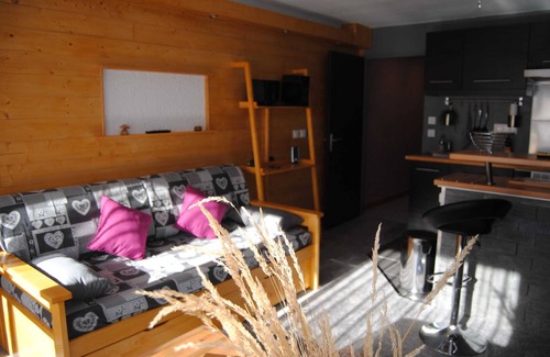Correncon-en-Vercors Apartment | 5-person apartment at the foot of the slopes, south-facing