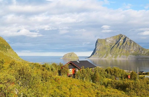 Vestvagøy House | 5 person holiday home in LEKNES