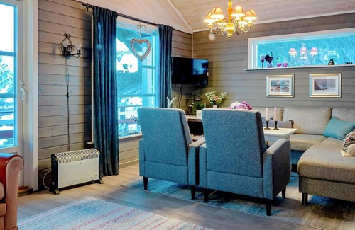 Vestvagøy House | 5 person holiday home in LEKNES