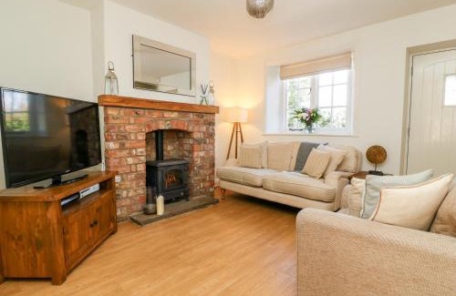Brantingham House | 5 Pond View Cottages