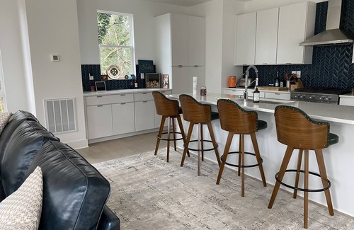 Charlotte House | 5 Queen Bed 4 Full Bath Luxury Home, 1.4 miles to Bank of America Stadium