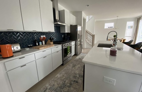 Charlotte House | 5 Queen Bed 4 Full Bath Luxury Home, 1.4 miles to Bank of America Stadium