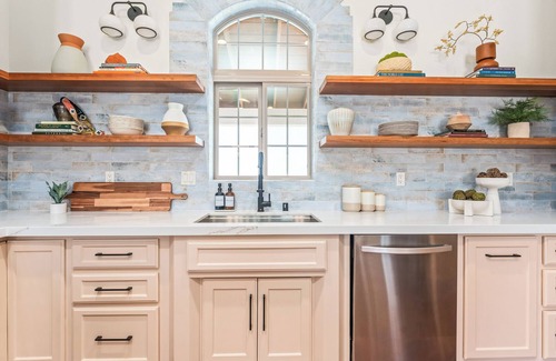 Panorama Heights House | 5 quiet acres.Gorgeous pool, spa, outdoor grill, firepit & fireplace.Near Park.