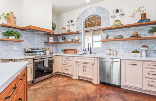 Panorama Heights House | 5 quiet acres.Gorgeous pool, spa, outdoor grill, firepit & fireplace.Near Park.