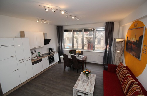 Tempelhof Apartment | 5 rooms, up to 11 persons, luxuriously furnished, "Iris5"
