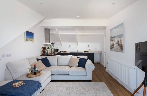 Carbis Bay Apartment | 5 St Gwithian - an apartment that sleeps 2 guests in 1 bedroom