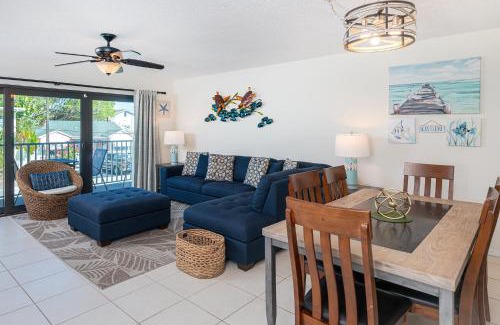 Clearwater Beach Apartment | 5 Star 30 Steps from Beach l 3m Walk to Rest & Shops