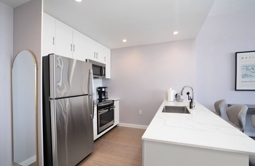 The Heights Apartment | 5 Star Apt - NYC Skyline View