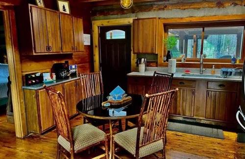 Morgantown Apartment | 5 Star Cabin in Brown County