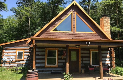 Morgantown Apartment | 5 Star Cabin in Brown County