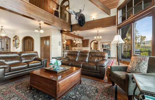 Grand Lake House | 5 Star - Executive Lakeview Vacation Rental for those who want the BEST!