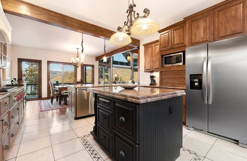 Grand Lake House | 5 Star - Executive Lakeview Vacation Rental for those who want the BEST!