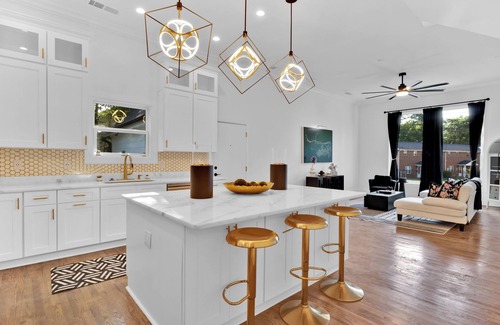 College Park House | 5 Star Large House Hot Tub Fire Pit Near Airport, Stadium & Downtown