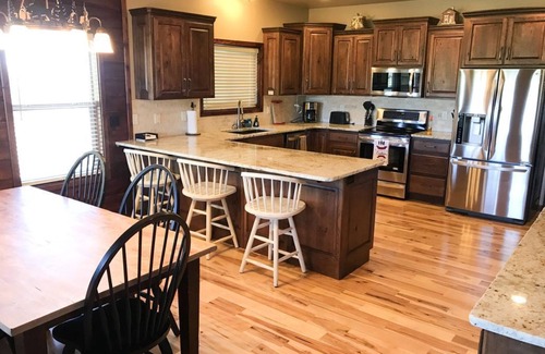 Long Valley Junction House | 5 STAR Luxury Cabin 3bd/3ba, Perfect base camp to N. Parks!