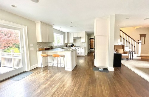 Edgartown House | 5 STAR Mini Compound, New CHIC Shed - Walk to Town, Bike to Beach & Dogs OK!