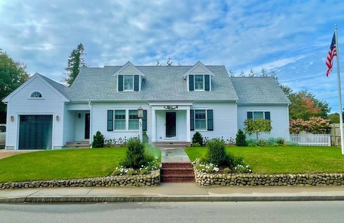 Edgartown House | 5 STAR Mini Compound, New CHIC Shed - Walk to Town, Bike to Beach & Dogs OK!