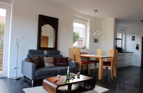 Borkum Apartment | 5 Star New 2014 with garden for up to 5 people, very individual